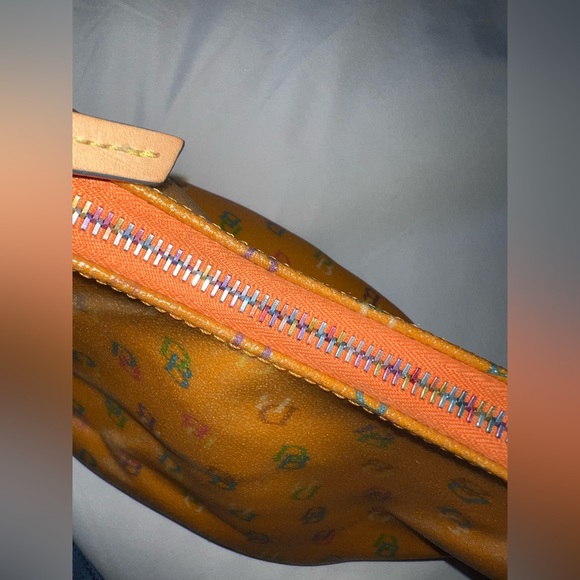 Vintage Authentic Dooney & Bourke Signature Rainbow bucket shoulder bag - Picture 10 of 13